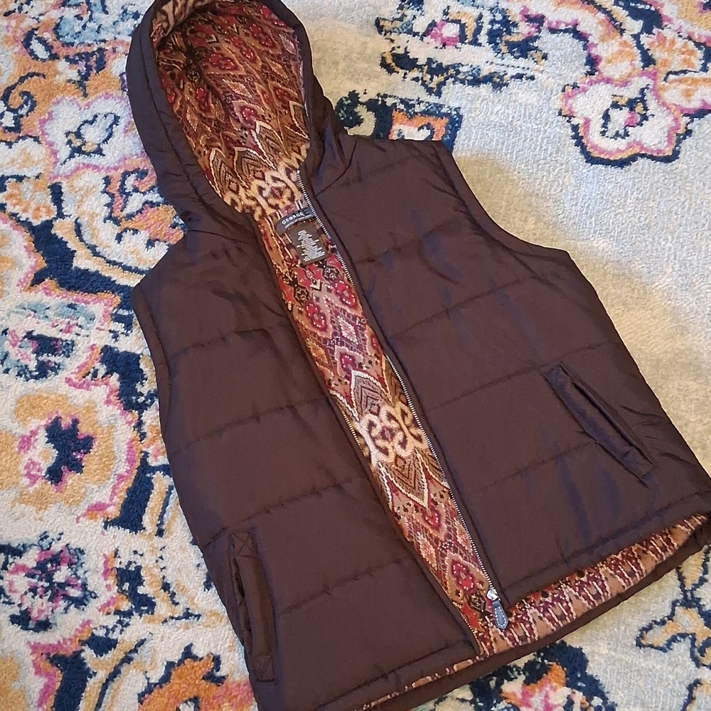 George Brown Quilted Hooded Vest with Patterned Lining - Picture 3 of 6